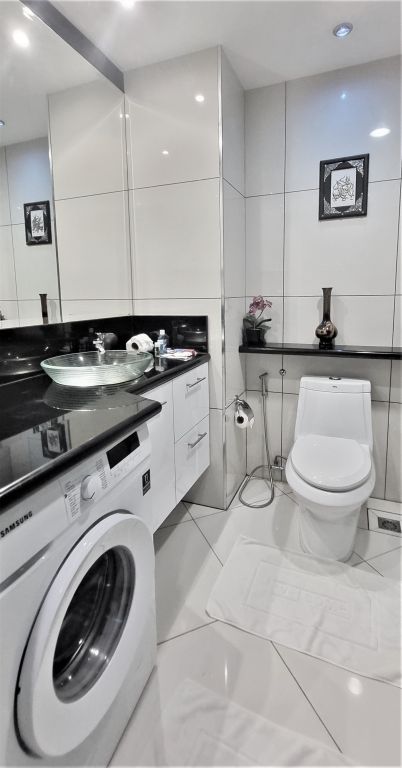 987_Bathroom & Washing Machine