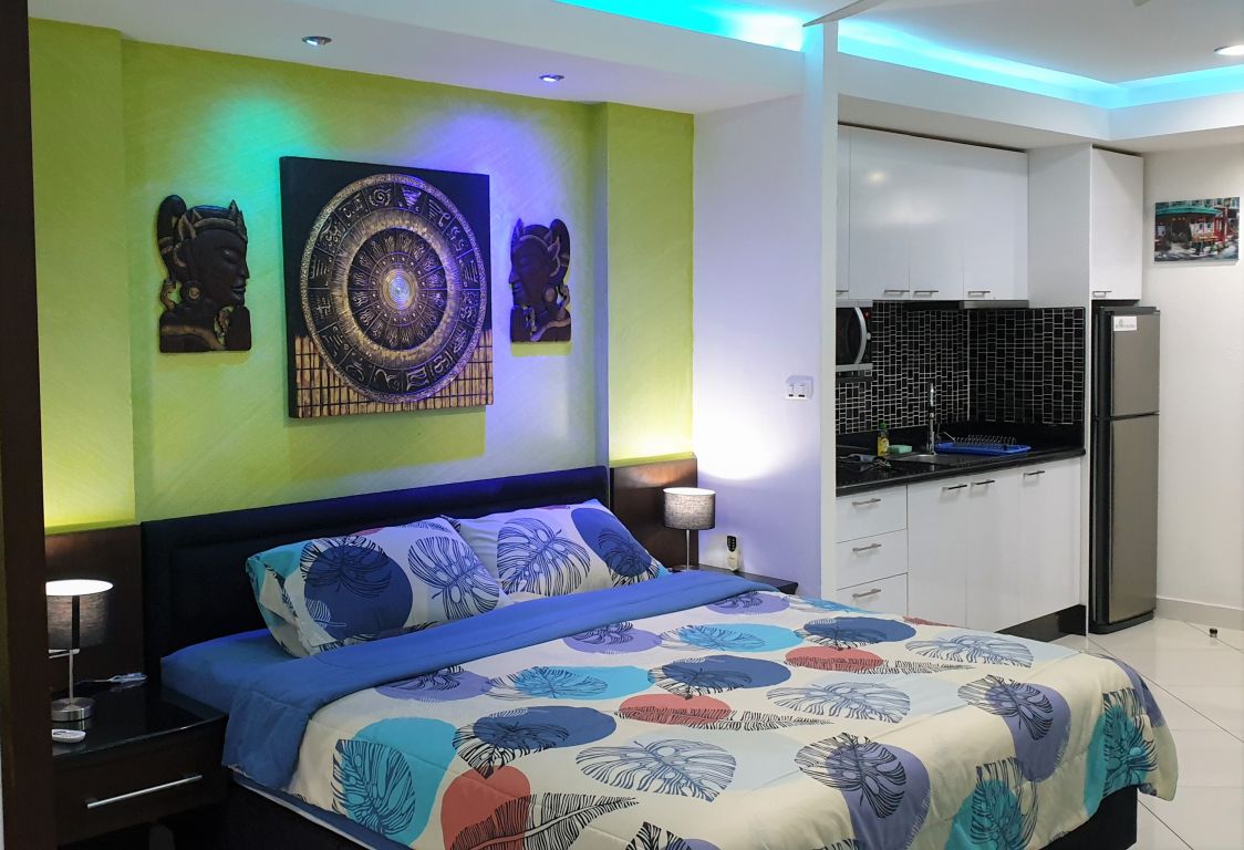 987_Bed and Kitchen Cover Shot1