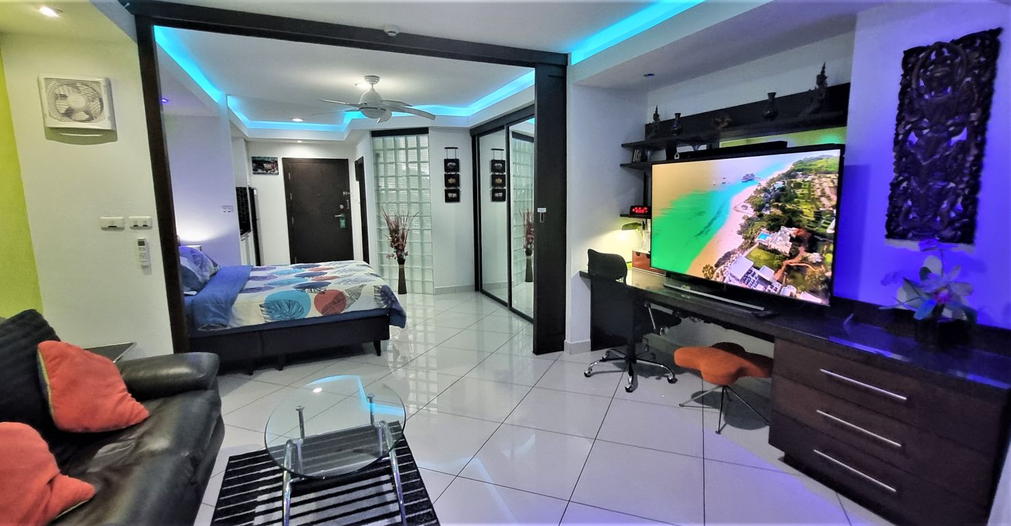 987_Full Condo and 65′ TV